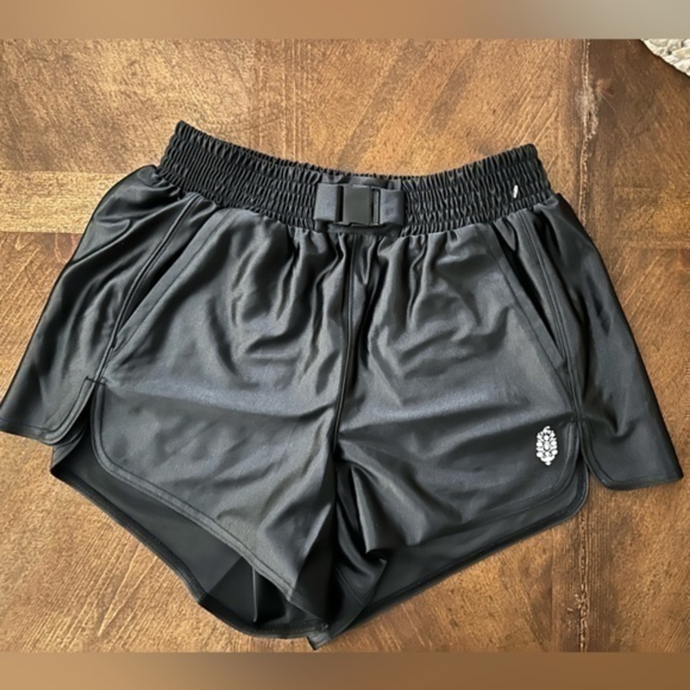 NWOT FREE PEOPLE FP MOVEMENT HIGH RISE BLACK BUCKLE SHORTS SIZE XS